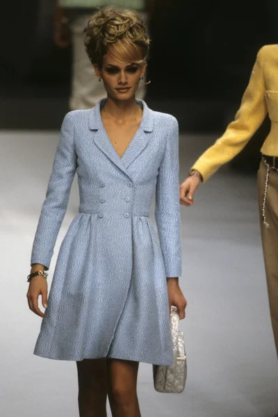 Look 10